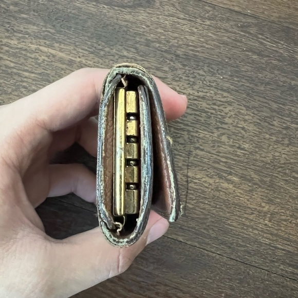 Louis Vuitton Key Holder - Picture 9 of 10